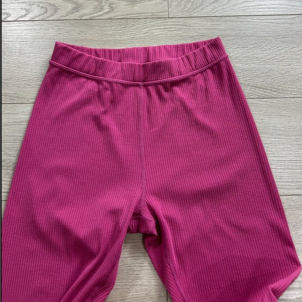 ALO Yoga Ribbed Pink Leggings - Picture 4 of 9